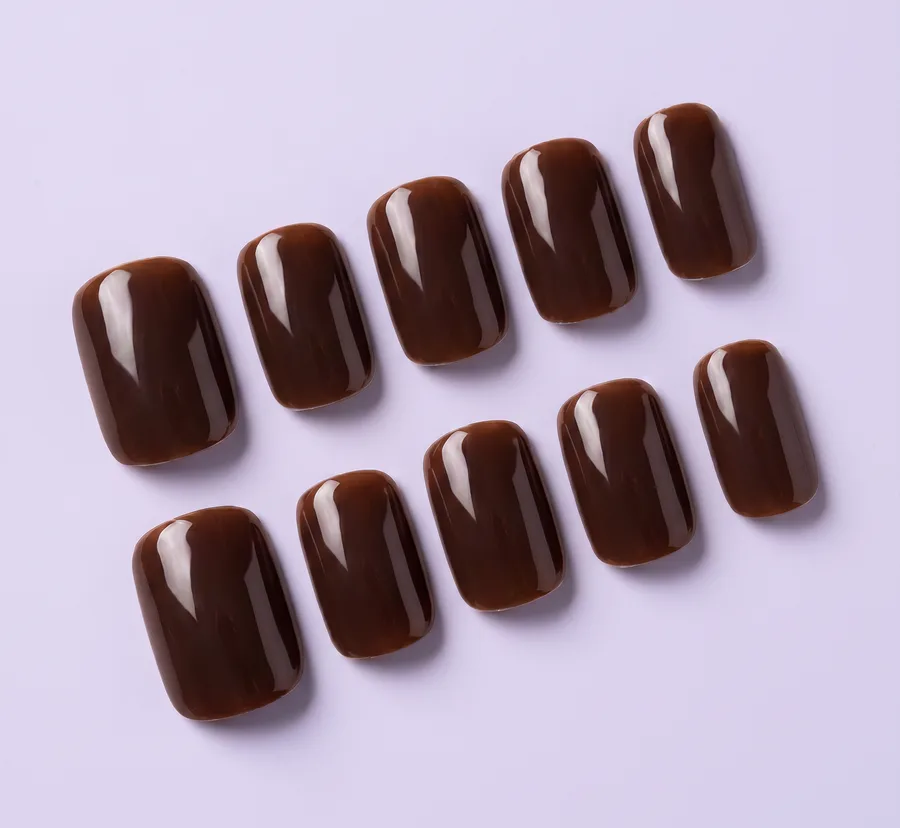 Oud Noir press-on nail set