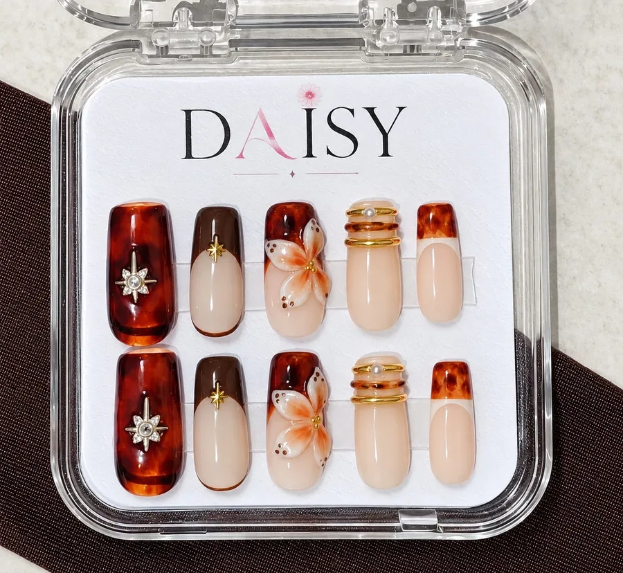 Amber Royale press-on nail set